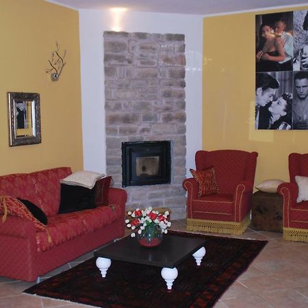 Villetta Gaia Colle Umberto  Экстерьер фото